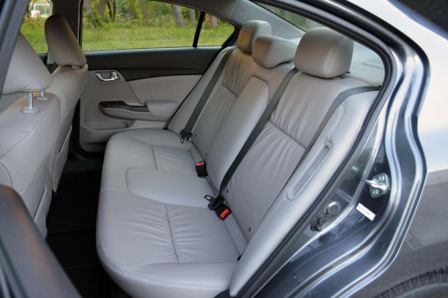  Honda Civic Hybrid 2013 года  (фото 6 из 29)